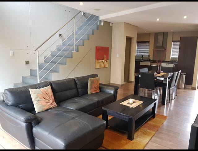 2 BEDROOM TOWNHOUSE FOR SALE IN MELROSE NORTH